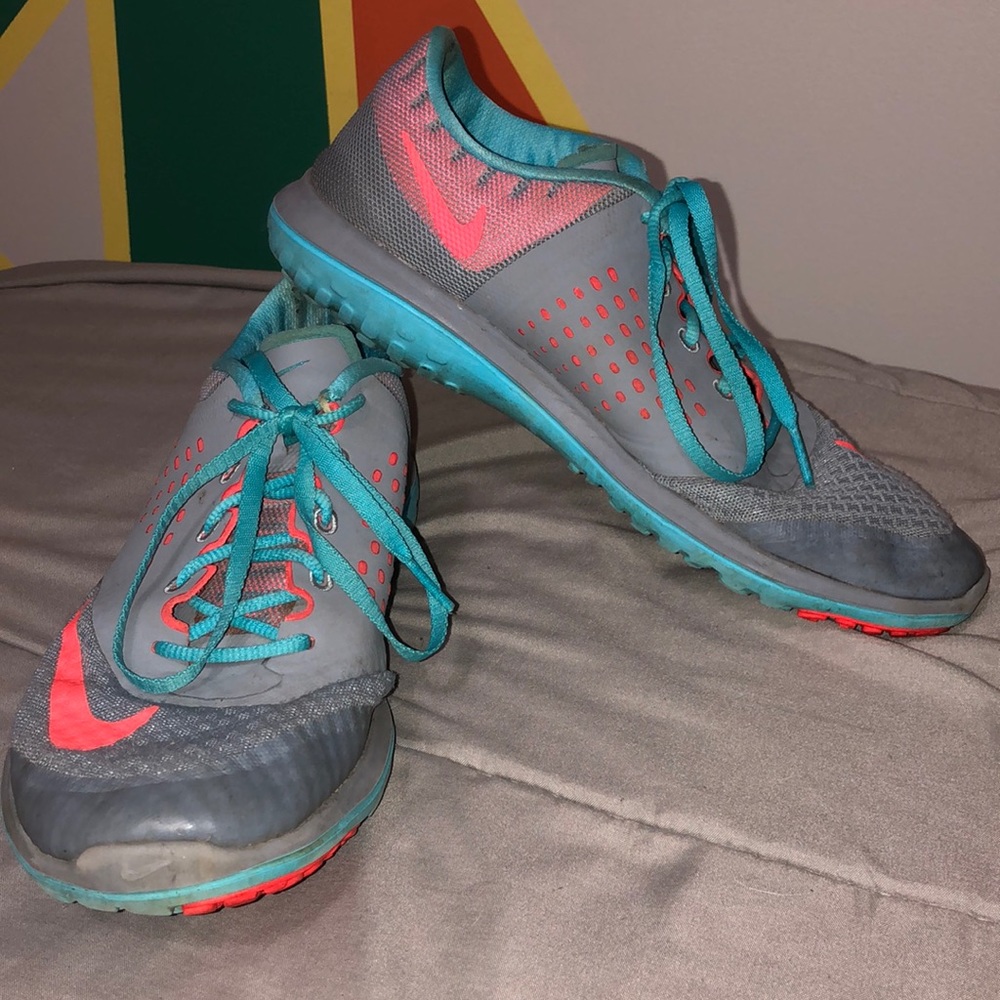 Nike tennis shoes